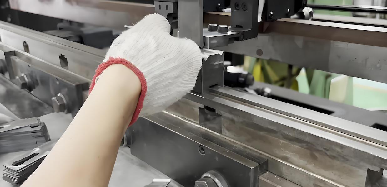 How sheet metal fabrication works?