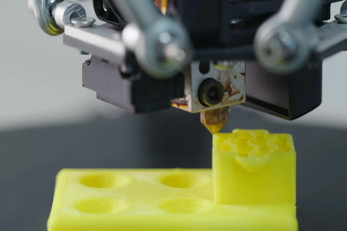 What types of materials are commonly used in 3D printing services?