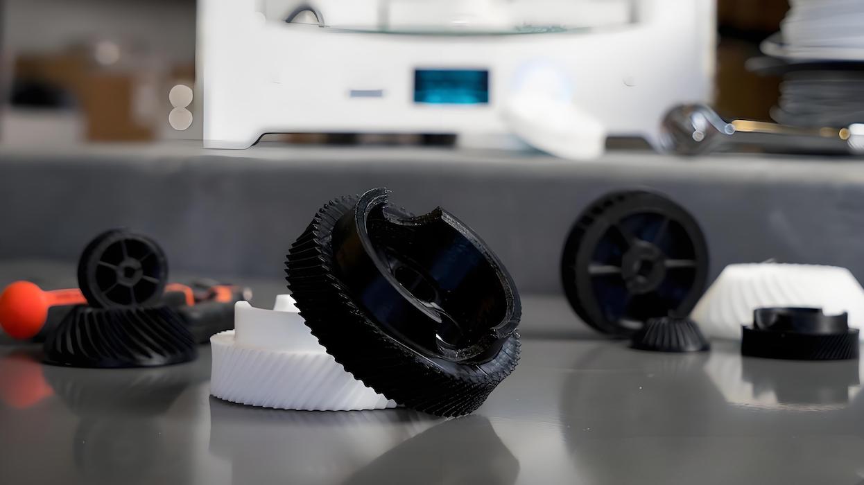 What are the key differences between various 3D printing technologies?